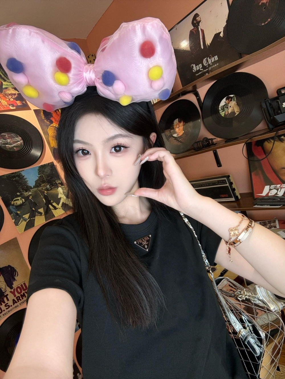 반팔 티셔츠 모델 착용 이미지-S1L56