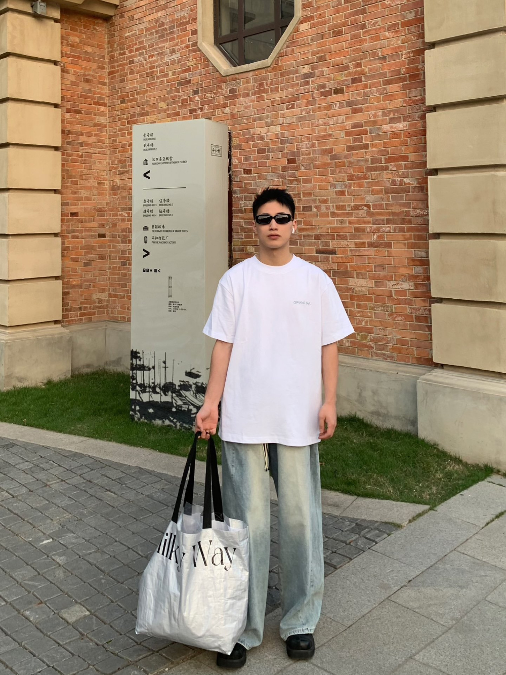 반팔 티셔츠 모델 착용 이미지-S1L23