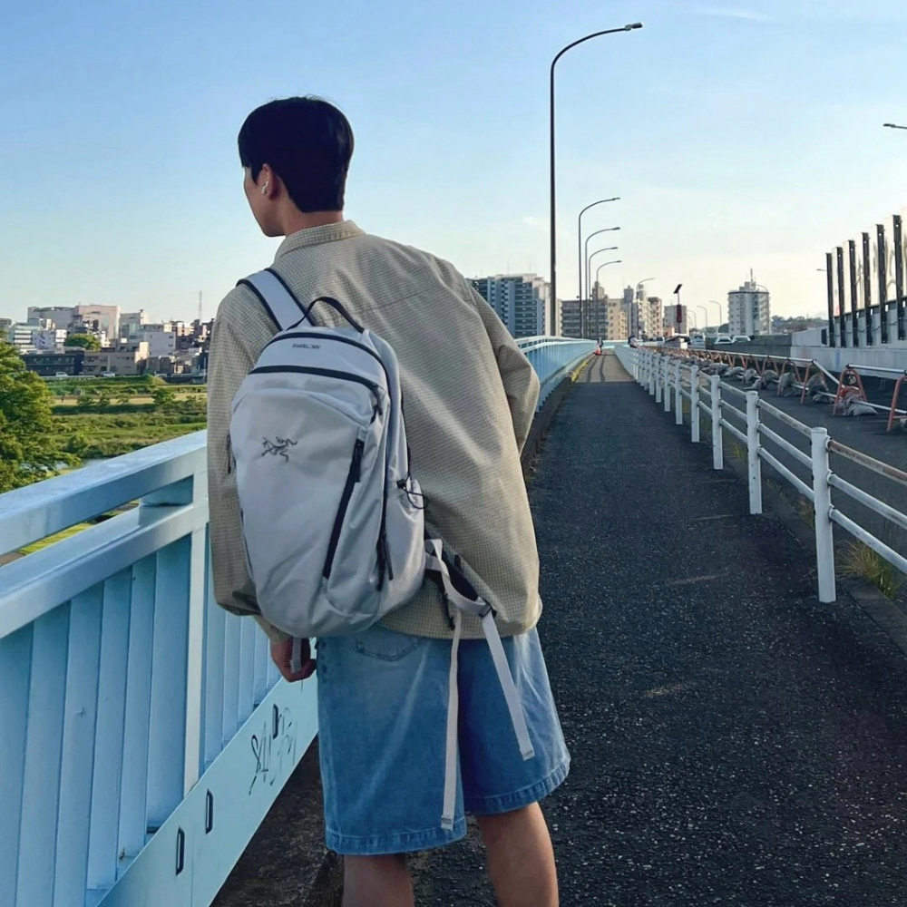 가방 모델 착용 이미지-S57L14