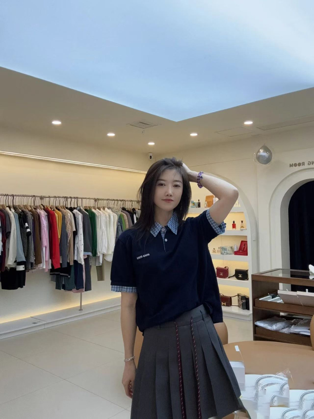 반팔 티셔츠 모델 착용 이미지-S1L15