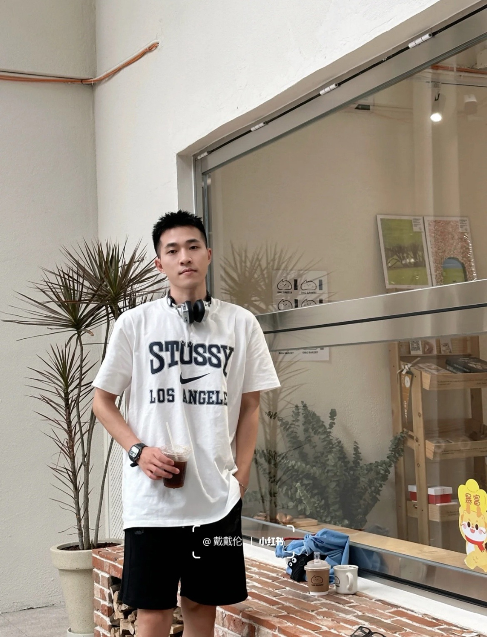 반팔 티셔츠 모델 착용 이미지-S23L8