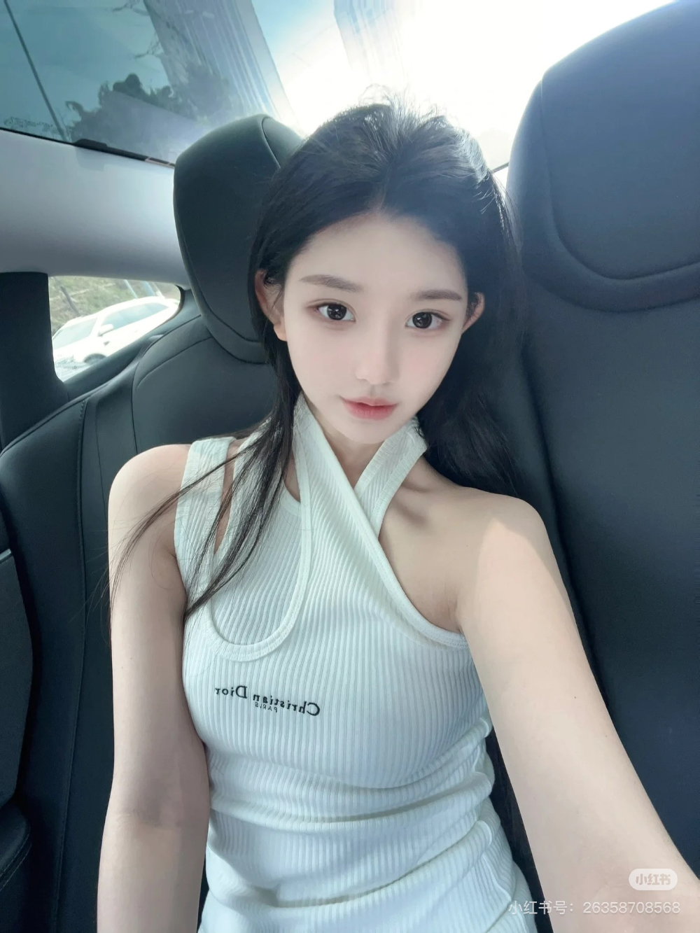 민소매 모델 착용 이미지-S227L12