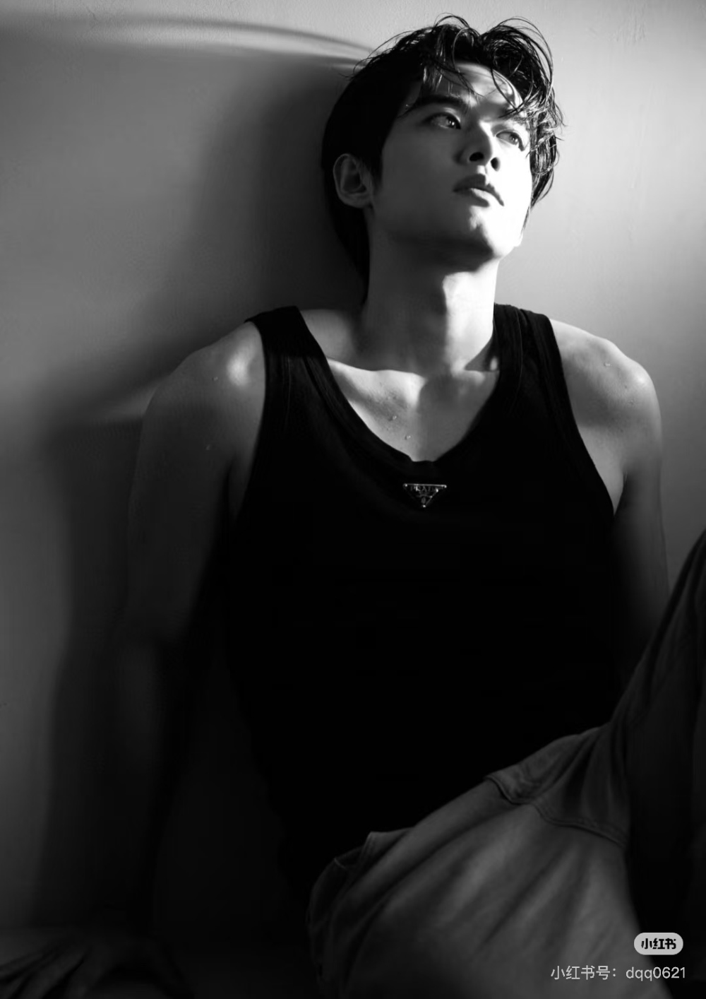 민소매 모델 착용 이미지-S238L13