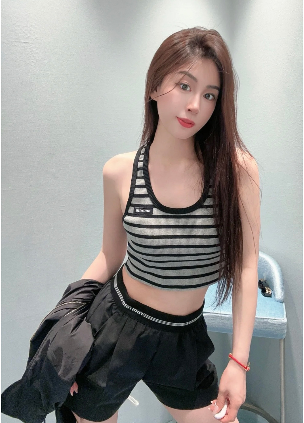 반팔 티셔츠 모델 착용 이미지-S210L7