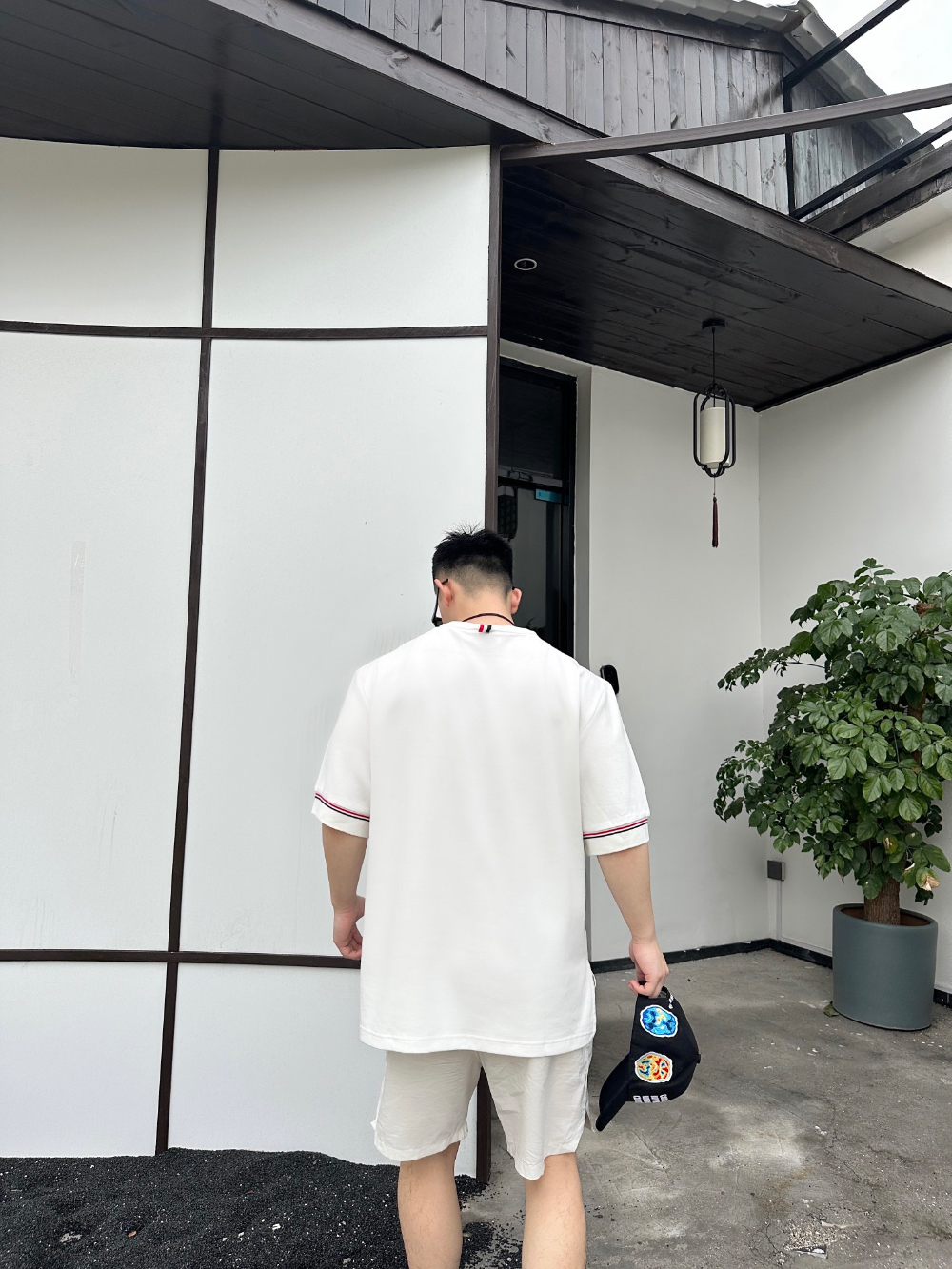 반팔 티셔츠 모델 착용 이미지-S210L13