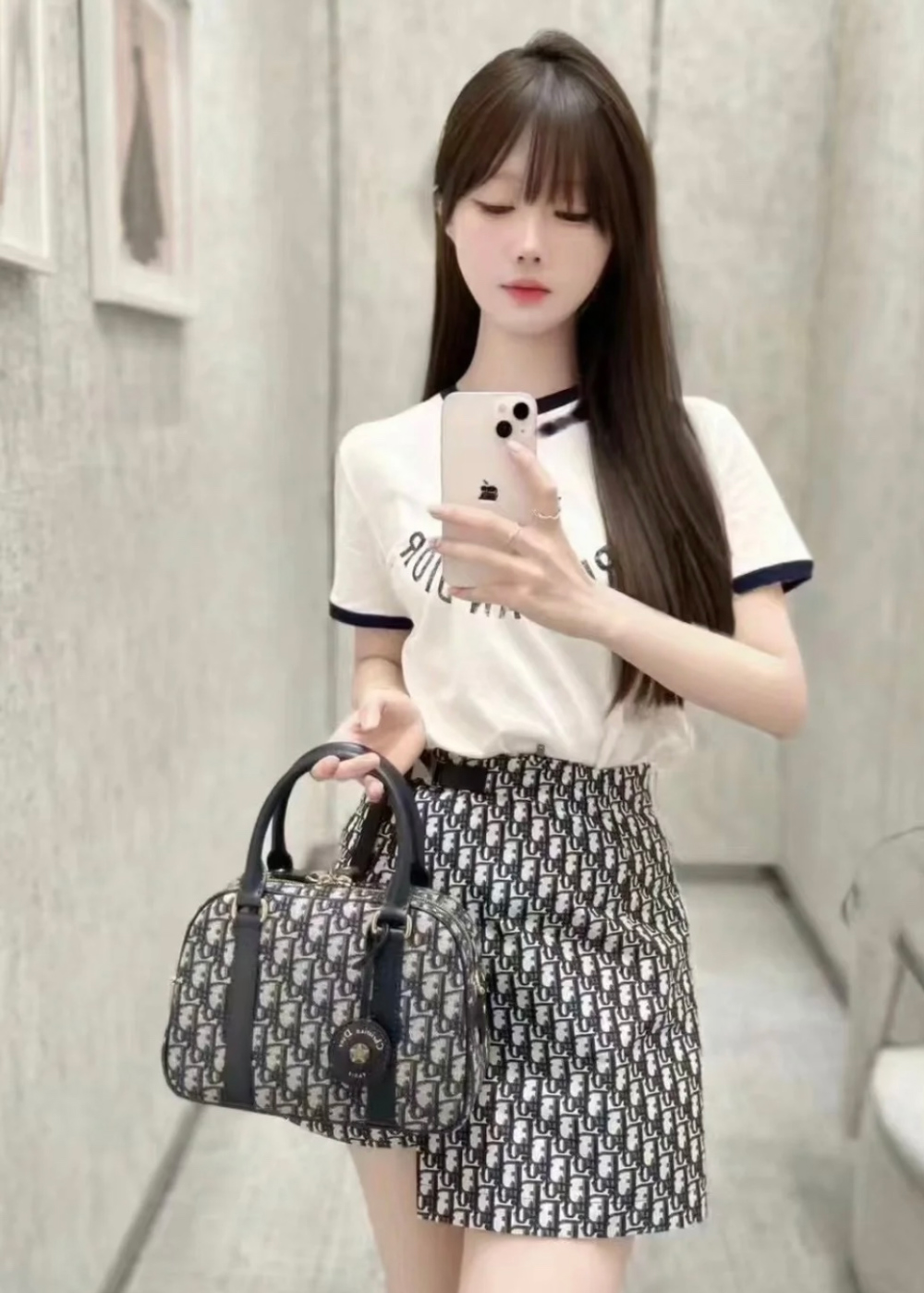 반팔 티셔츠 모델 착용 이미지-S223L19