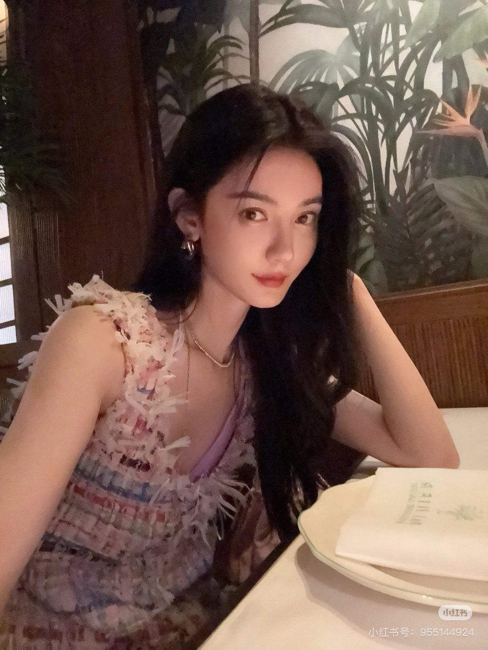 민소매 모델 착용 이미지-S312L12