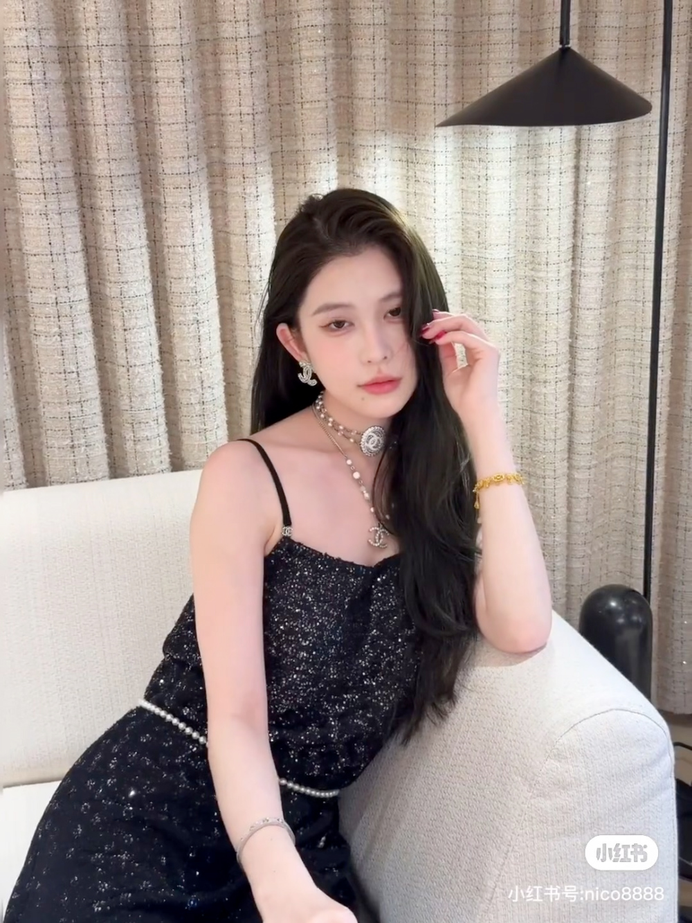 민소매 모델 착용 이미지-S328L6