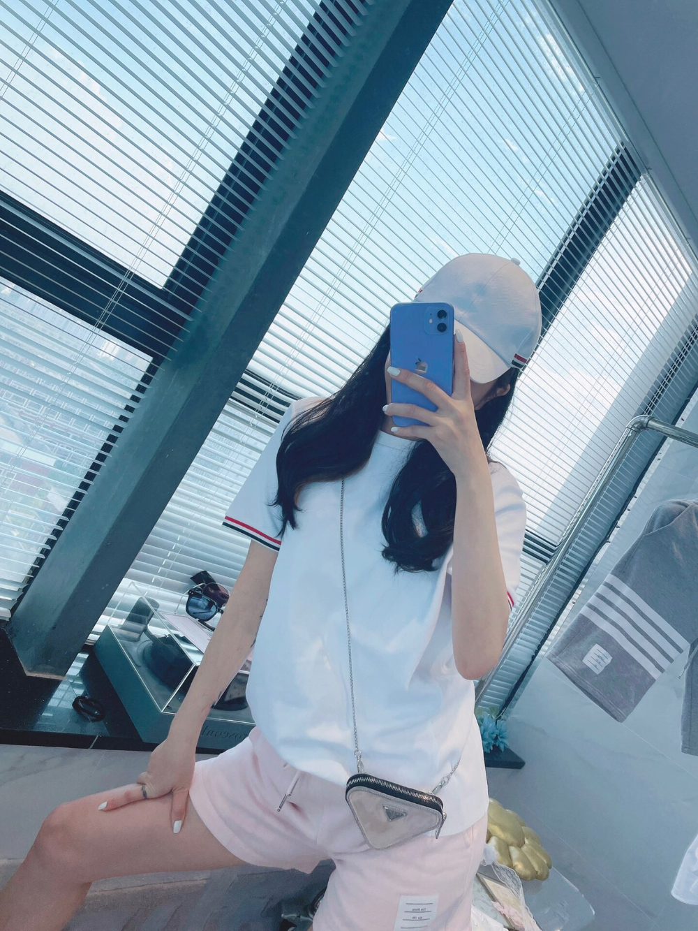 반팔 티셔츠 모델 착용 이미지-S238L8