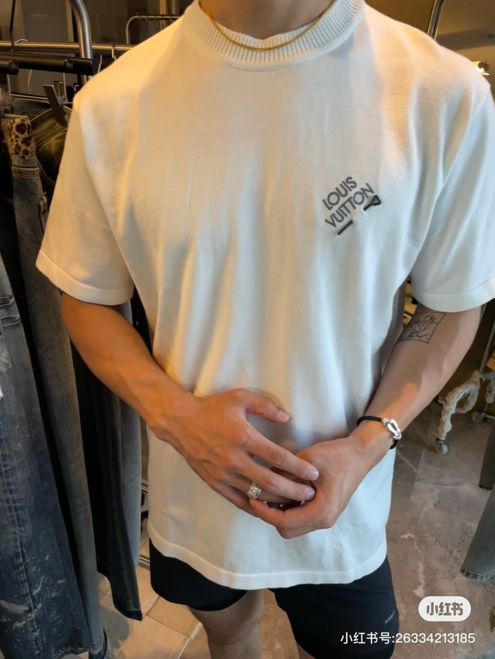 반팔 티셔츠 모델 착용 이미지-S340L9