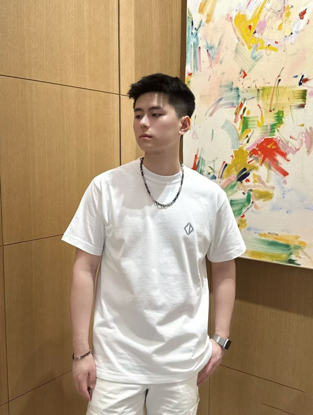 반팔 티셔츠 모델 착용 이미지-S343L5
