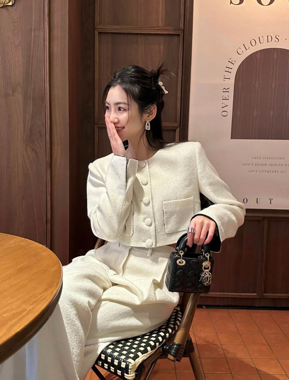 가방 모델 착용 이미지-S162L13
