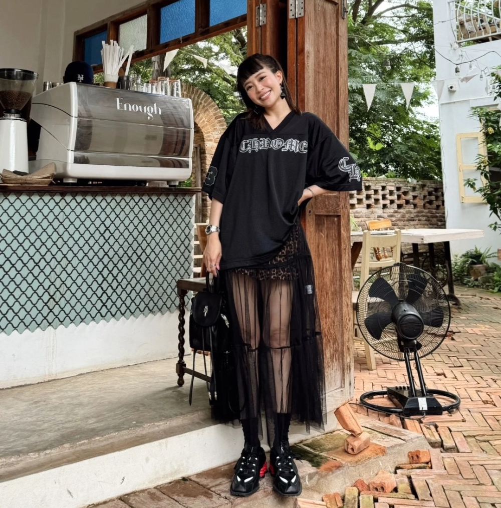 반팔 티셔츠 모델 착용 이미지-S250L5