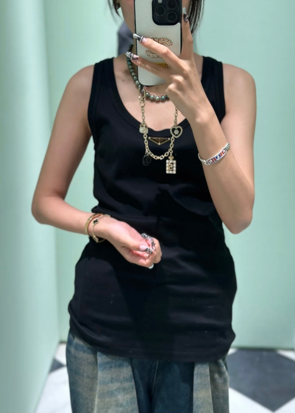 민소매 모델 착용 이미지-S265L13