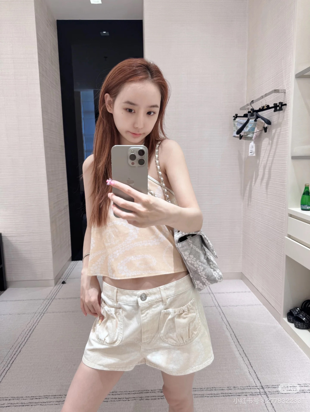 민소매 모델 착용 이미지-S386L10
