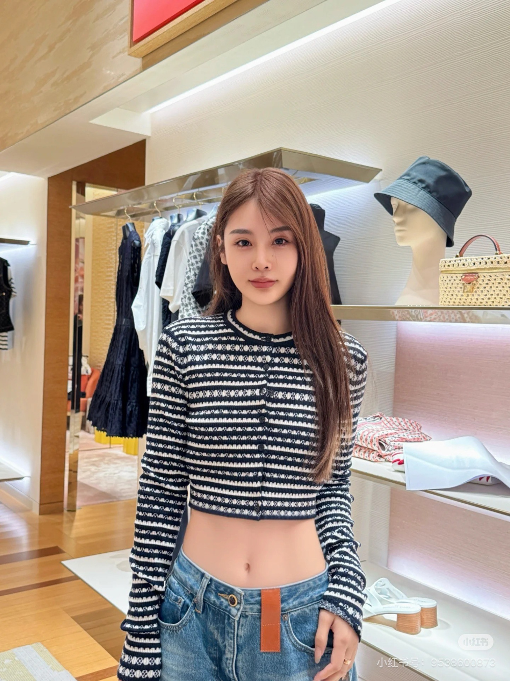 긴팔 티셔츠 모델 착용 이미지-S380L7