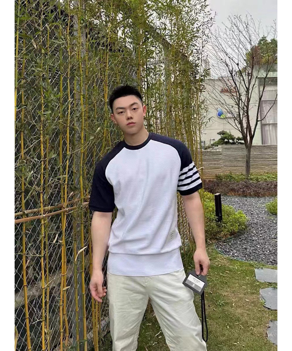 반팔 티셔츠 모델 착용 이미지-S211L9