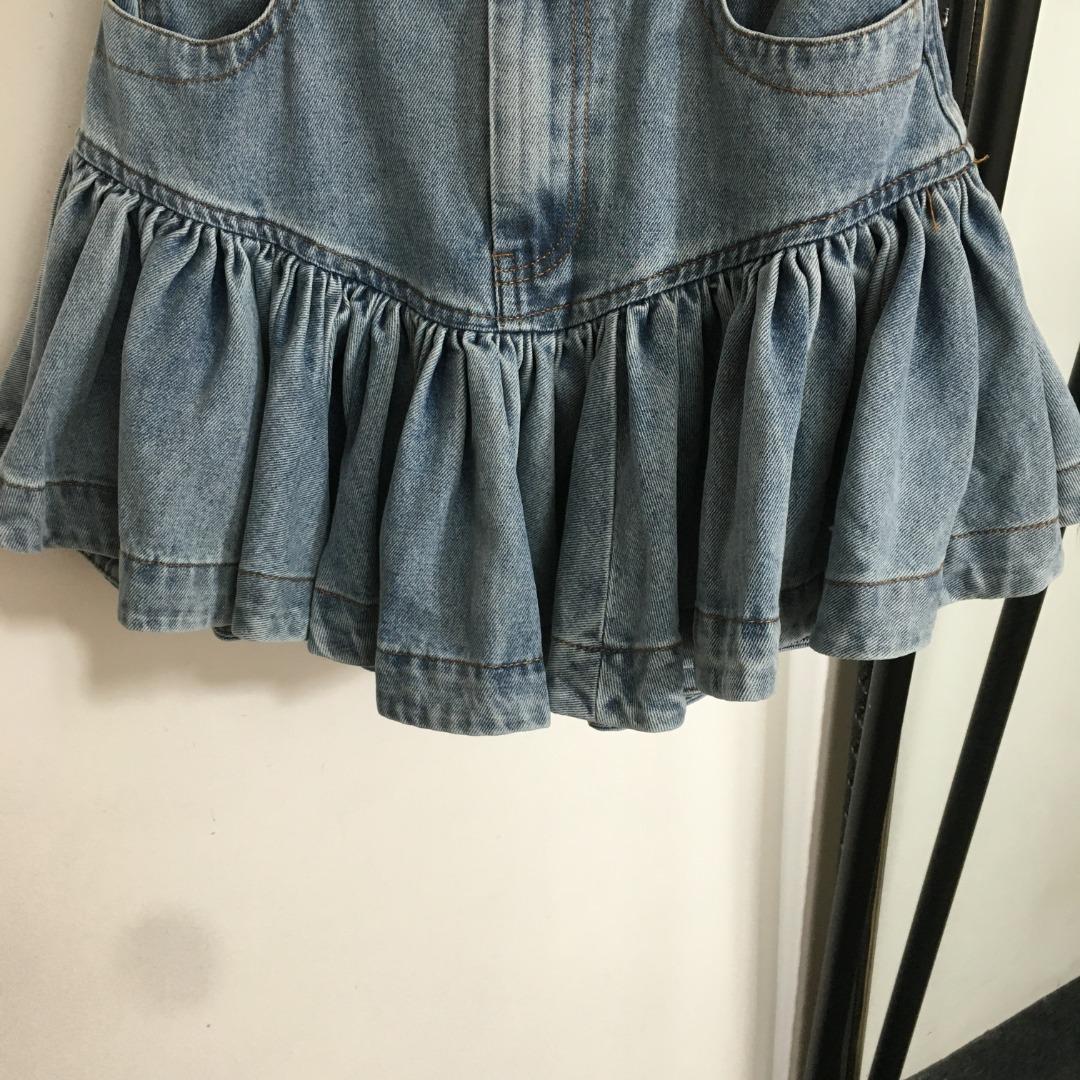 4a30d3f677d0136b1754a4150153a2da.jpg