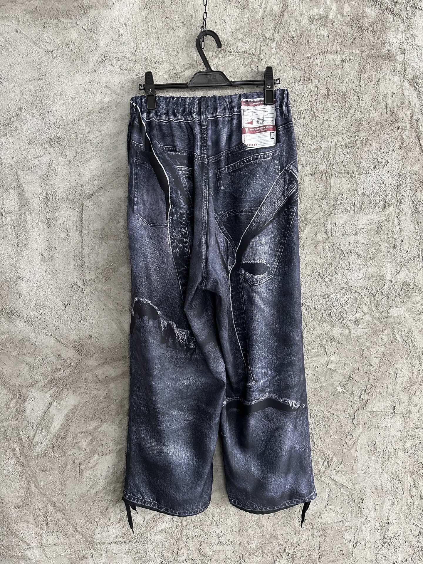 0915ce3ab6c79fd21f26e6cc98700bfd.jpg