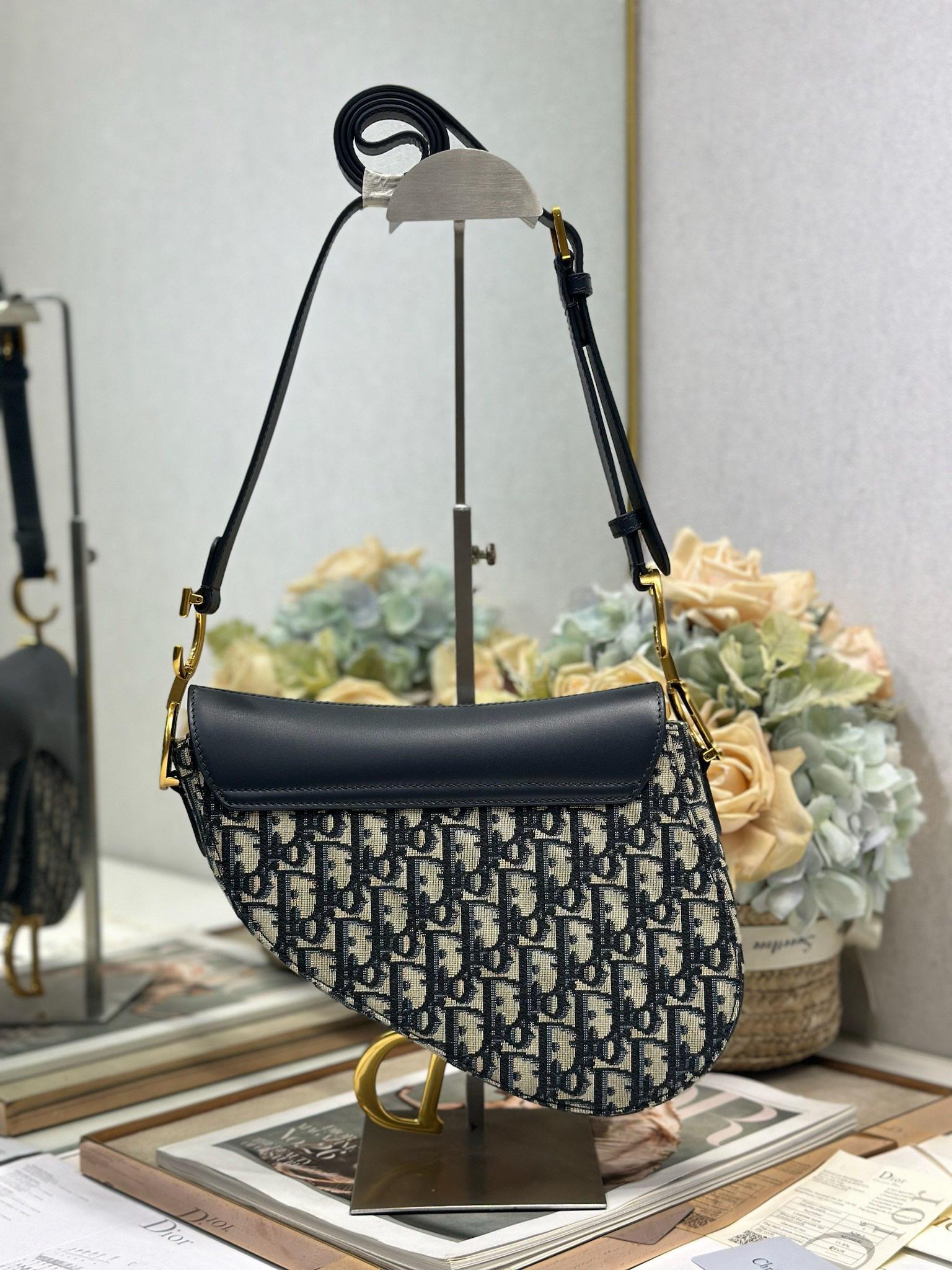 ac7cbf1ae934807ab250eb9aff0c7b18.jpg