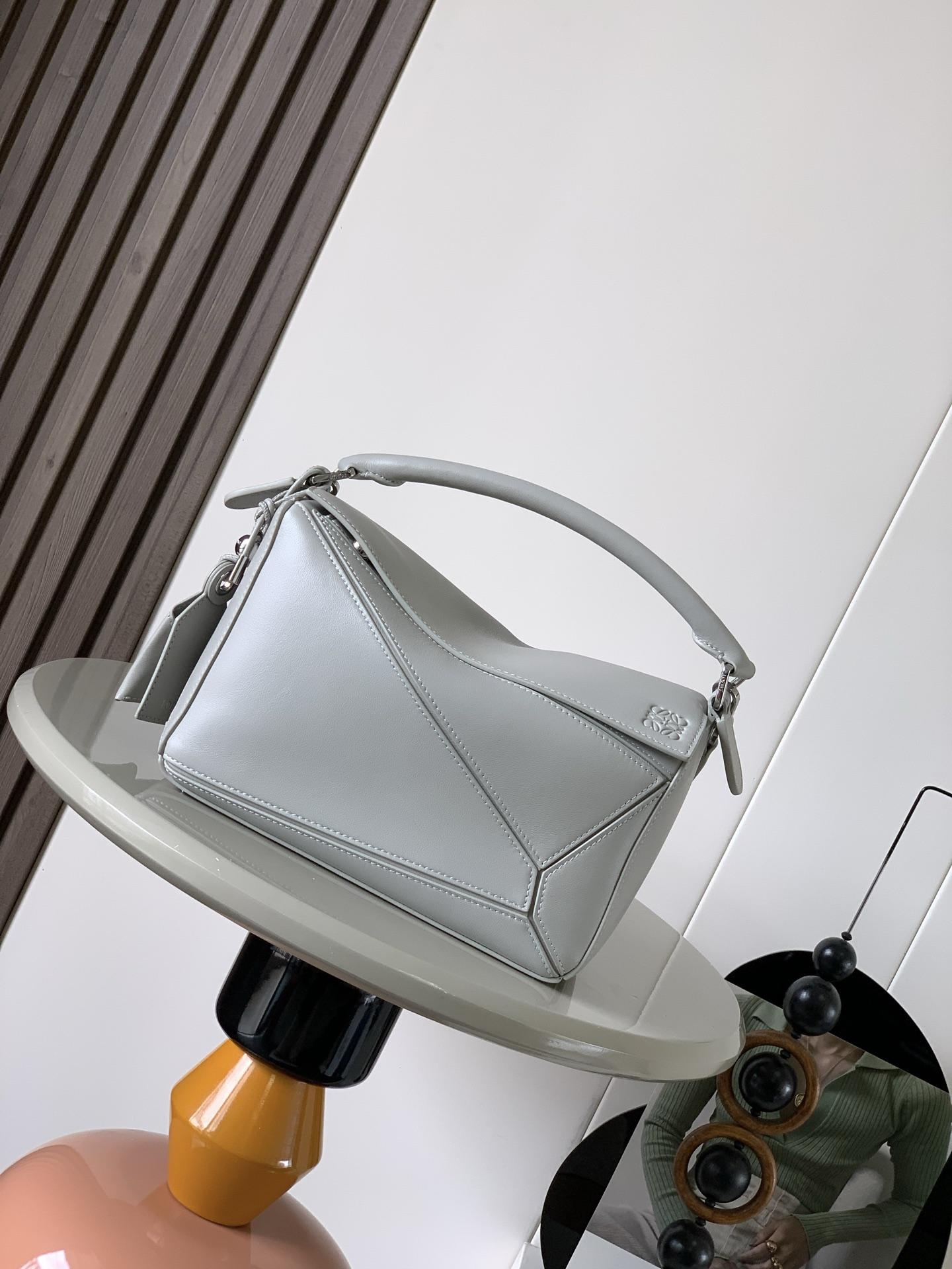 1417afa53595158462afae7e9f1aee5a.jpg