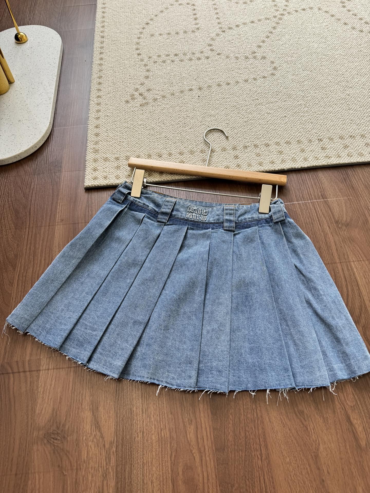 b9bf0d7a477a9f4217ab772e56c5e70a.jpg