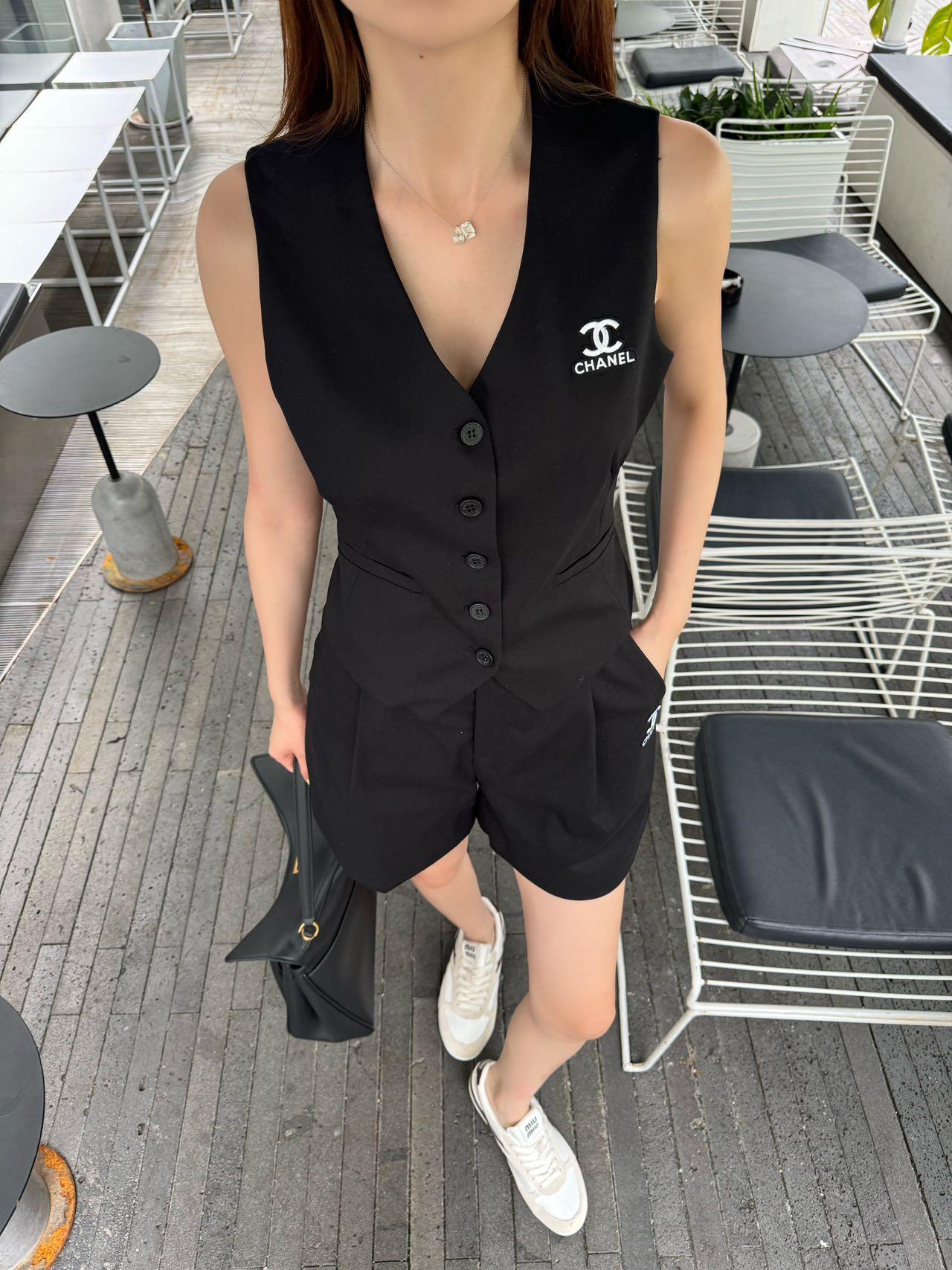 fc1371b468774632fe5538a80d5345c3.jpg