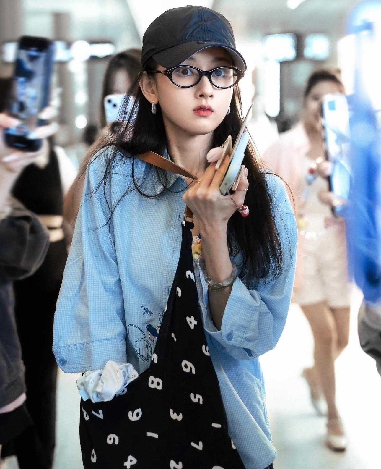 52dc866eac6e5bb3ee069be83120bec5.jpg