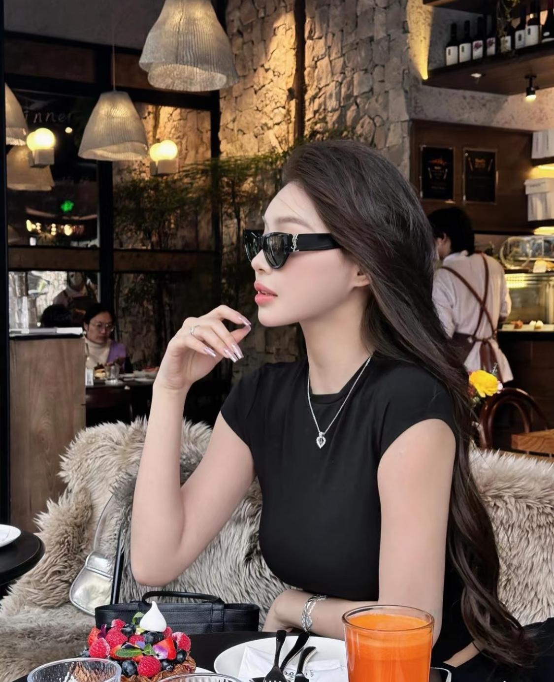 7551bae367bf34206fbbad6bf7a09ba6.jpg