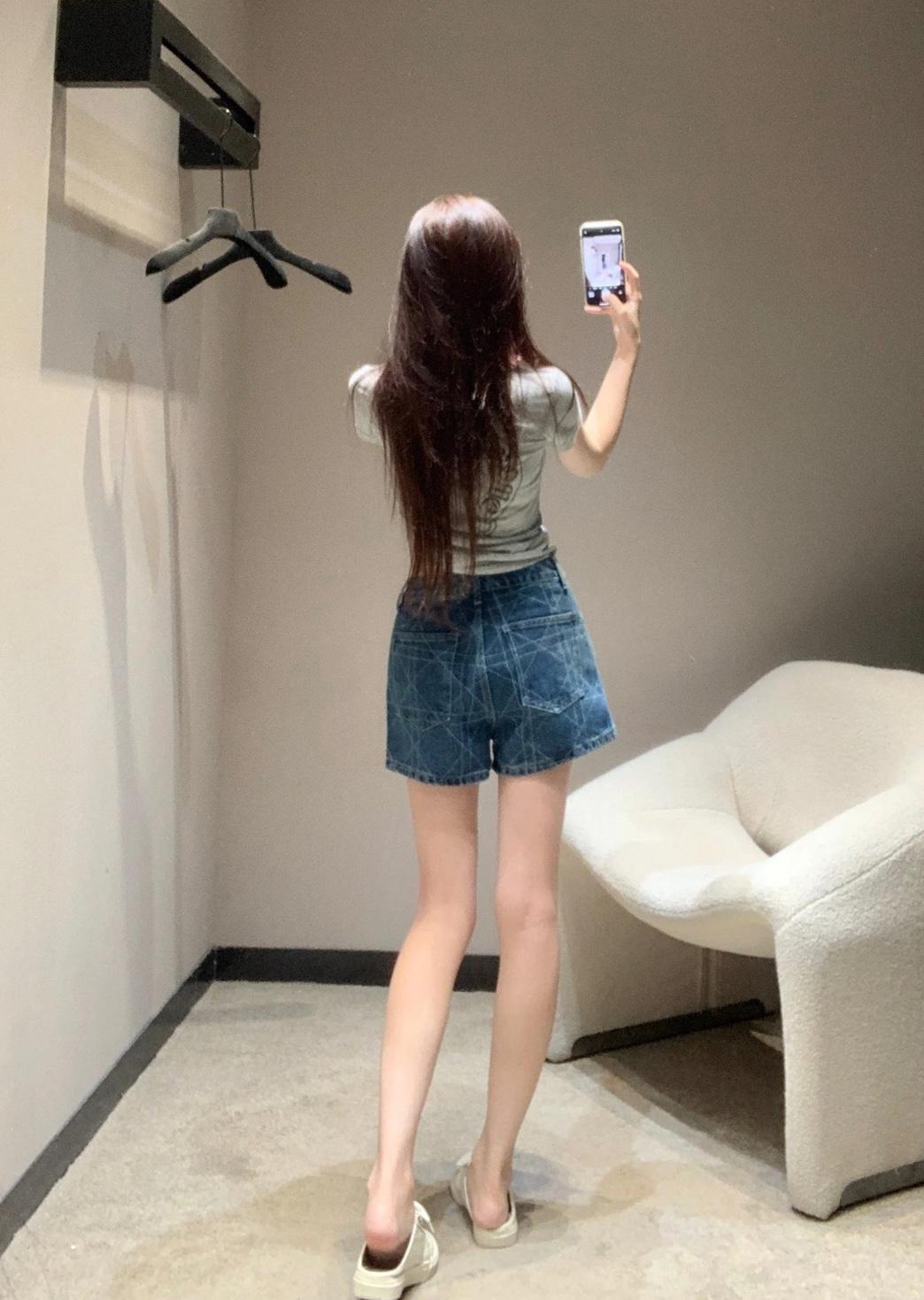 1c3bbfe7cf44ef4c9c38bbbf53eb978a.jpg