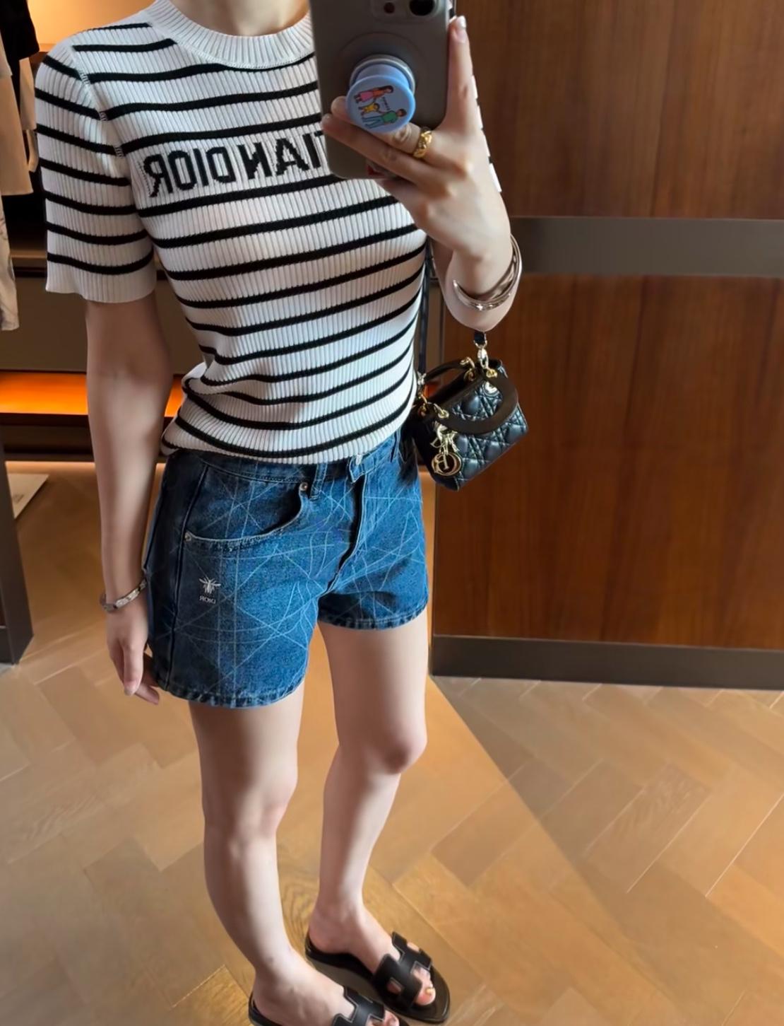5c9a9226e52632ef81c2bd359f9acecd.jpg