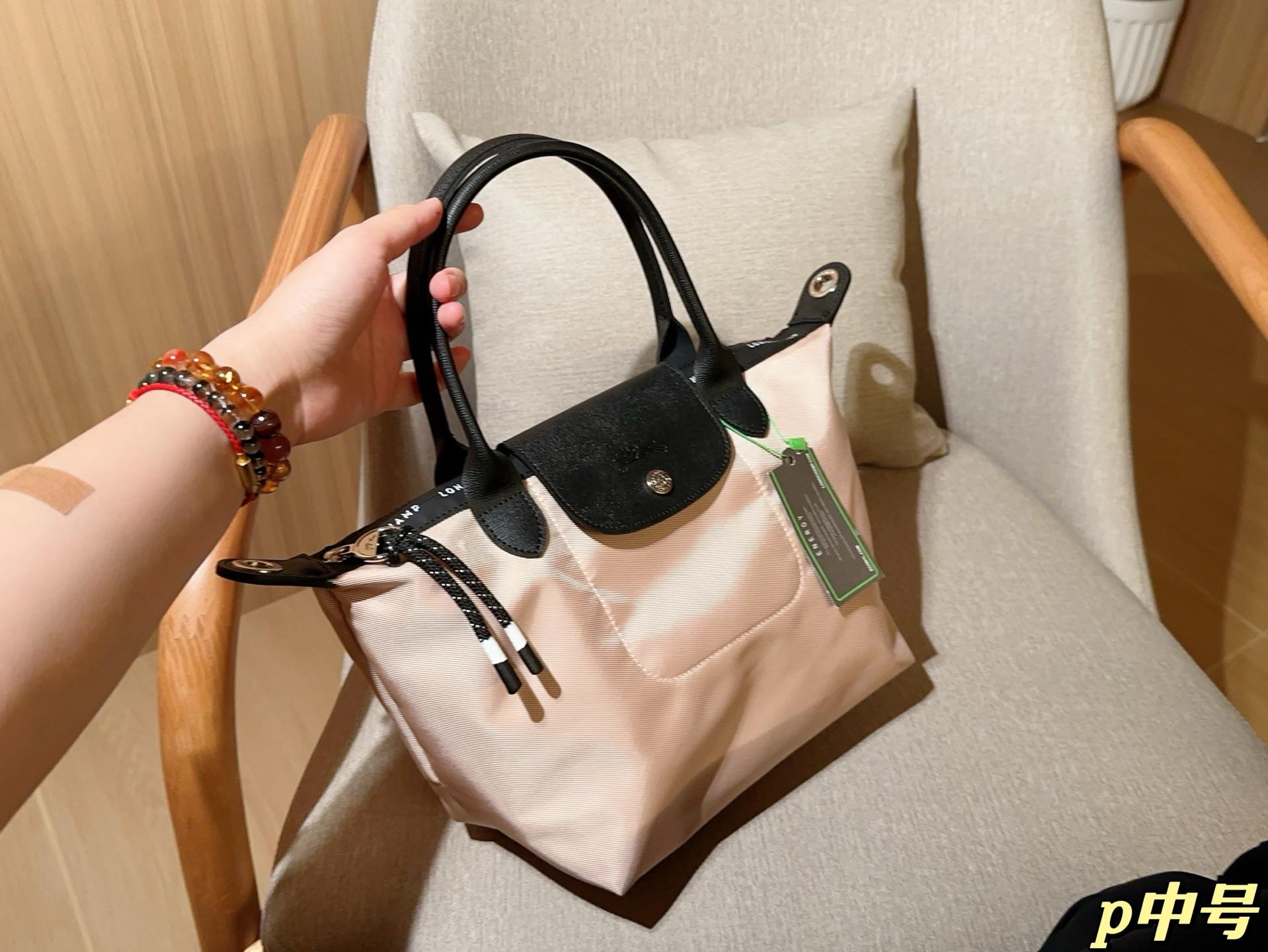 ad2033183d468cc7bf4033ebb9fc3647.jpg