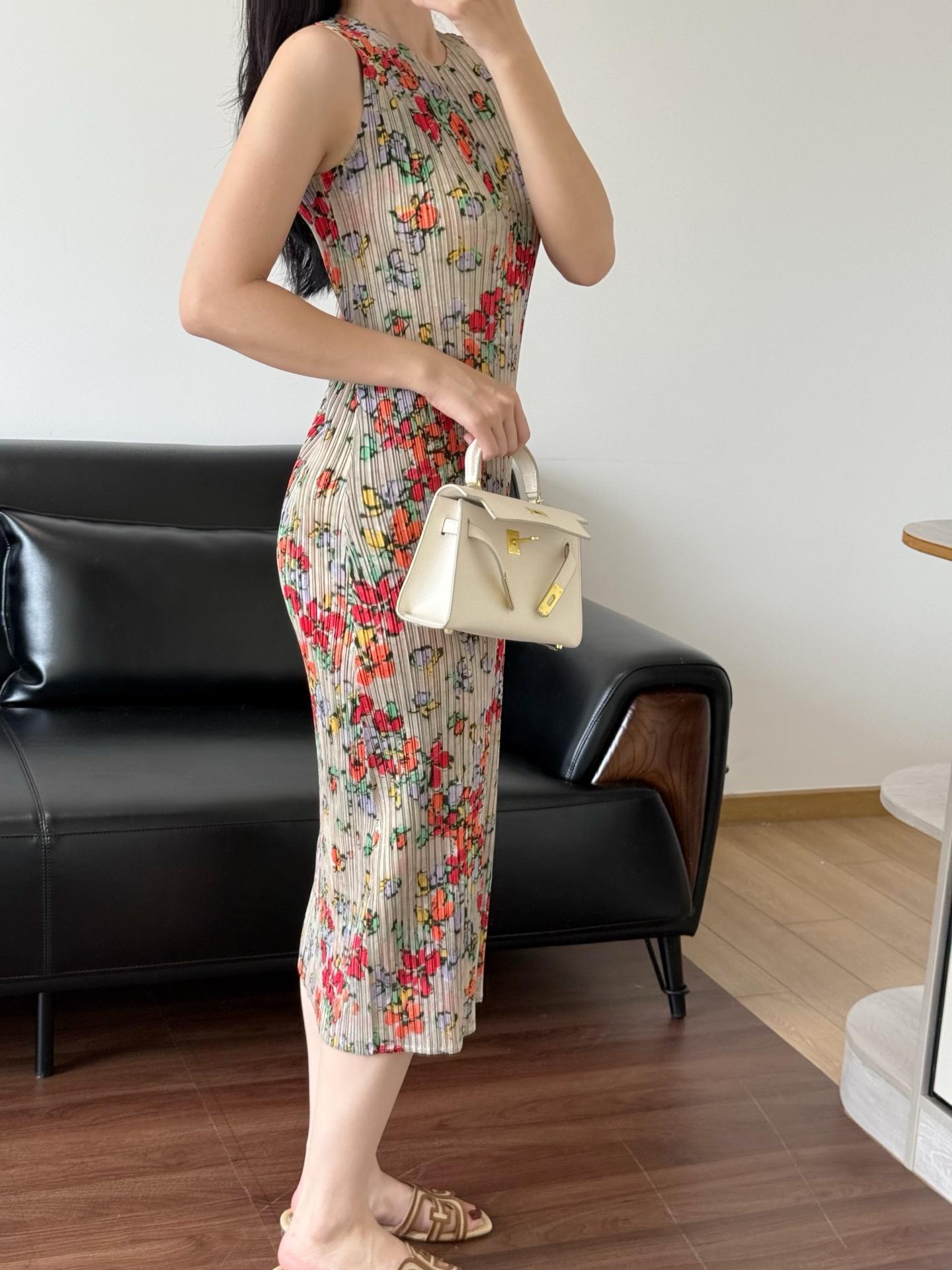 a2edf8669cb2947ff3ee122a41854c05.jpg