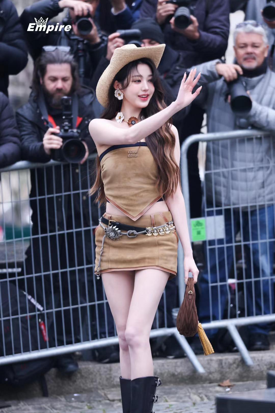 b0a2a49ebe8180e39adb18b7102a14fb.jpg