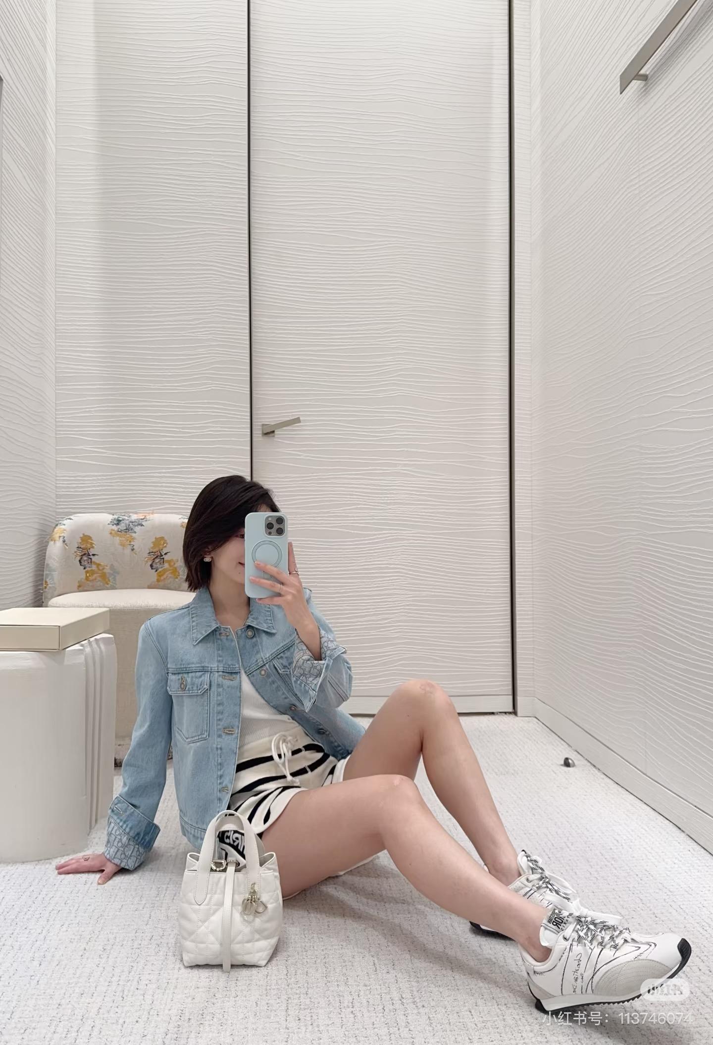 9bfd7989211721a9b1d79cfeb93d877d.jpg
