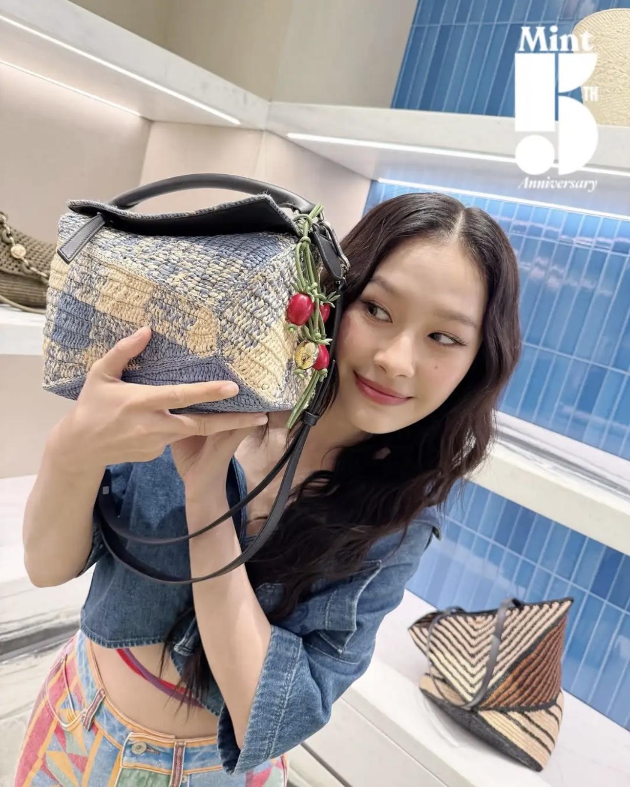 a7f347920336d9a8c1e6a05c400b70a5.jpg
