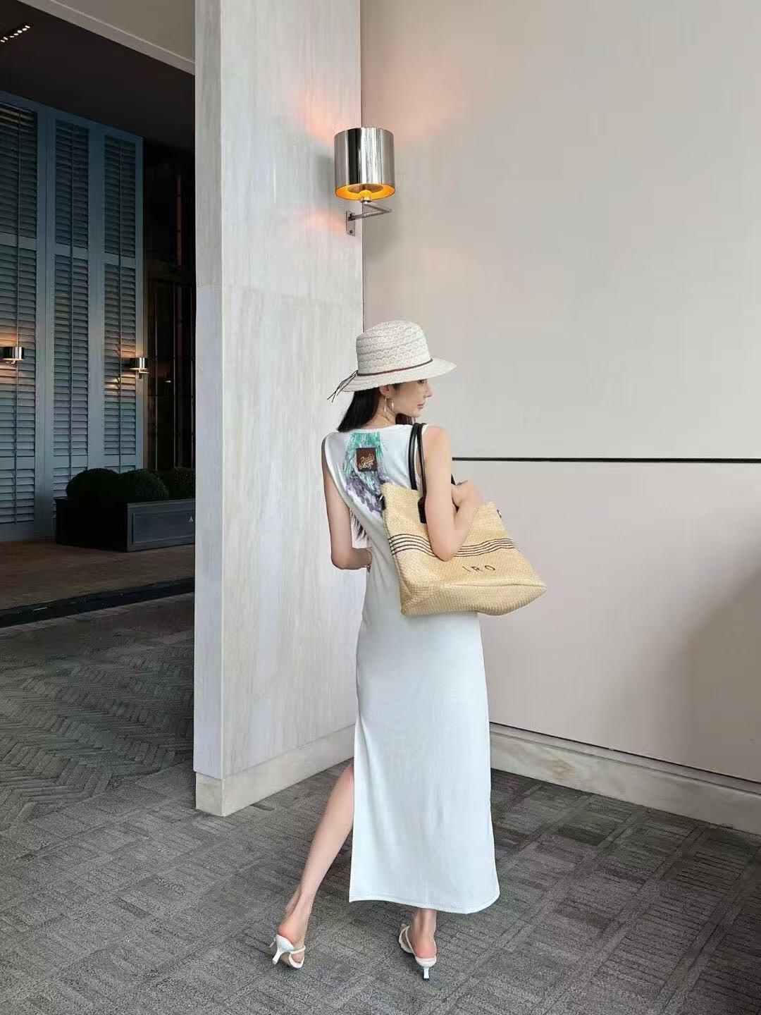 dab7073afcd661159bf1879893405bfe.jpg