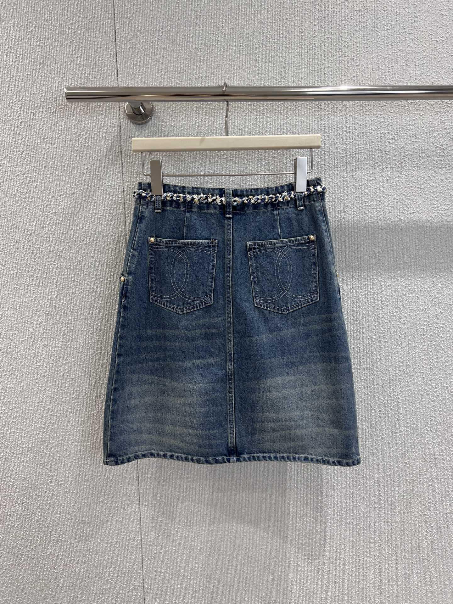 8b541107fc984289bd5f86eb97540e89.jpg