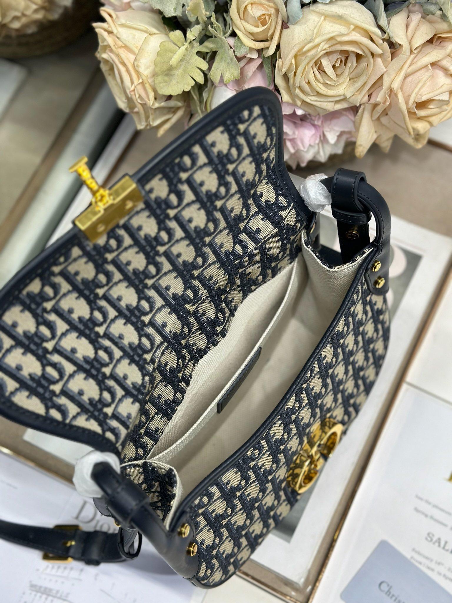 95157d79a8140fda2e4235a68e8ddcd0.jpg