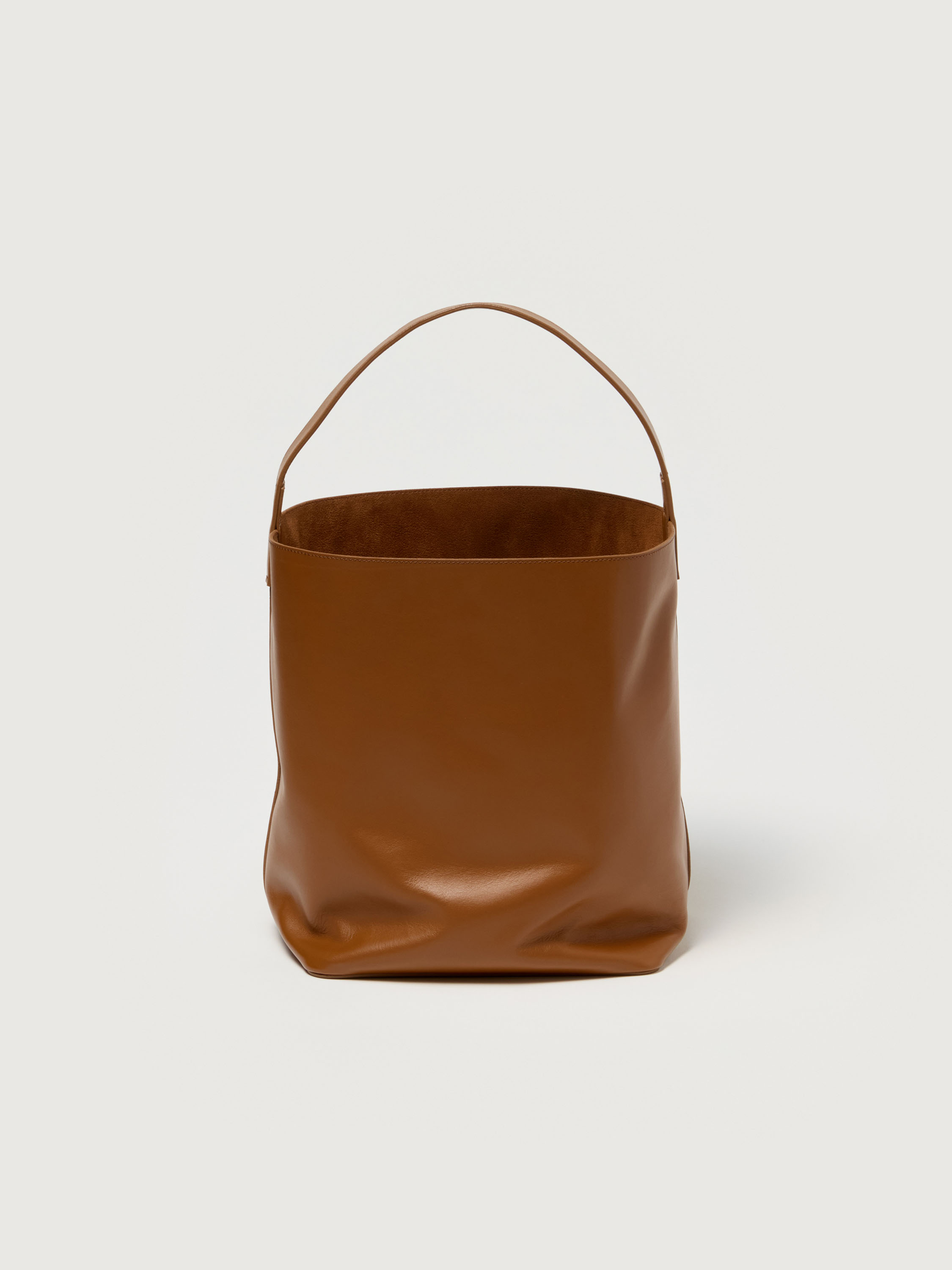 KIRA | AURALEE LEATHER SHOULDER BAG - 스타일리시한 가죽 디자인