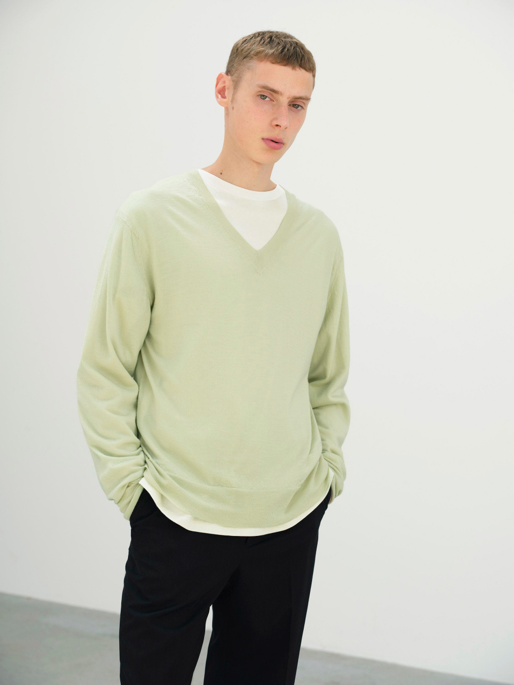 KIRA | AURALEE PRODUCT DYED WOOL KNIT V-NECK P/O - 트렌디한