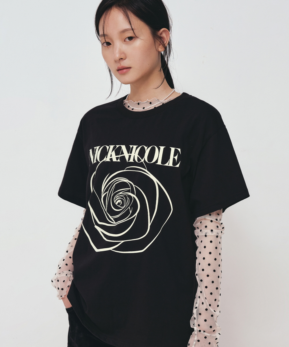 韓国 人気 ロゴTシャツ[NICK&NICOLE] BIG ROSE SLEEVE TOP BIG ROSE SLEEVE TOP_BLACK CREAM - 닉앤니콜