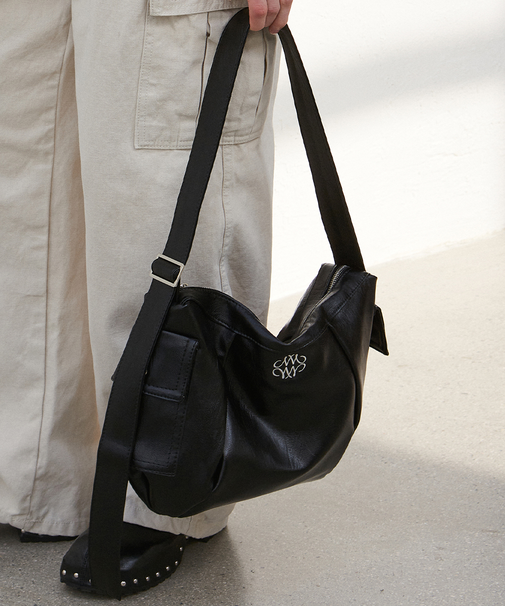 ★NlCK&NLCOLE★ NICOLE LINE HOBO BAG_LIGHT BEIGE NICOLE LINE HOBO BAG_LIGHT BEIGE - 감도 깊은 취향 셀렉트샵 29CM