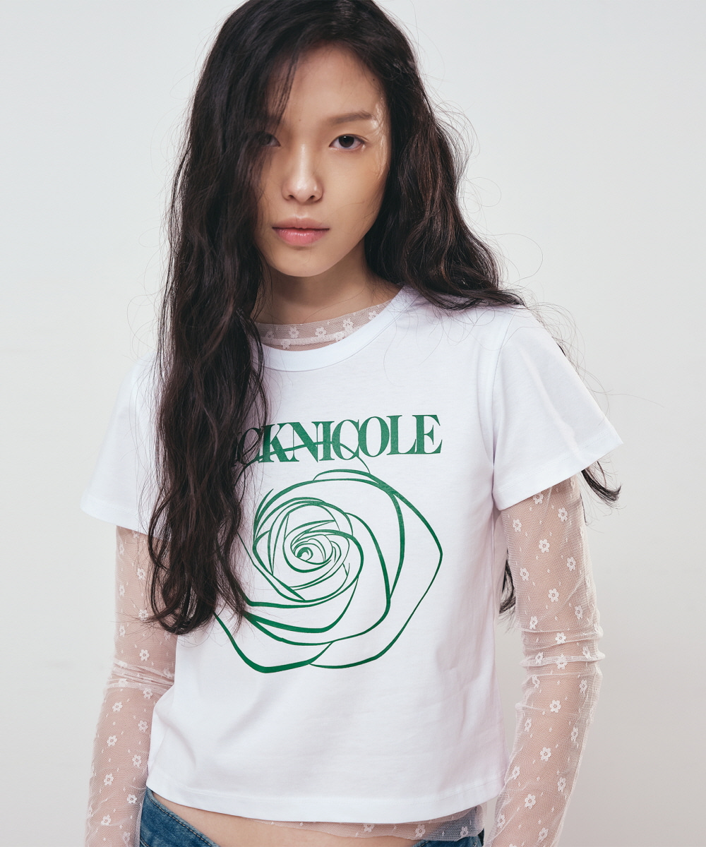 韓国 人気 フラワーロゴT[NICK&NICOLE] ROSE SIGNATURE CROP TOP ROSE SIGNATURE CROP TOP_WHITE SILVER - 닉앤니콜