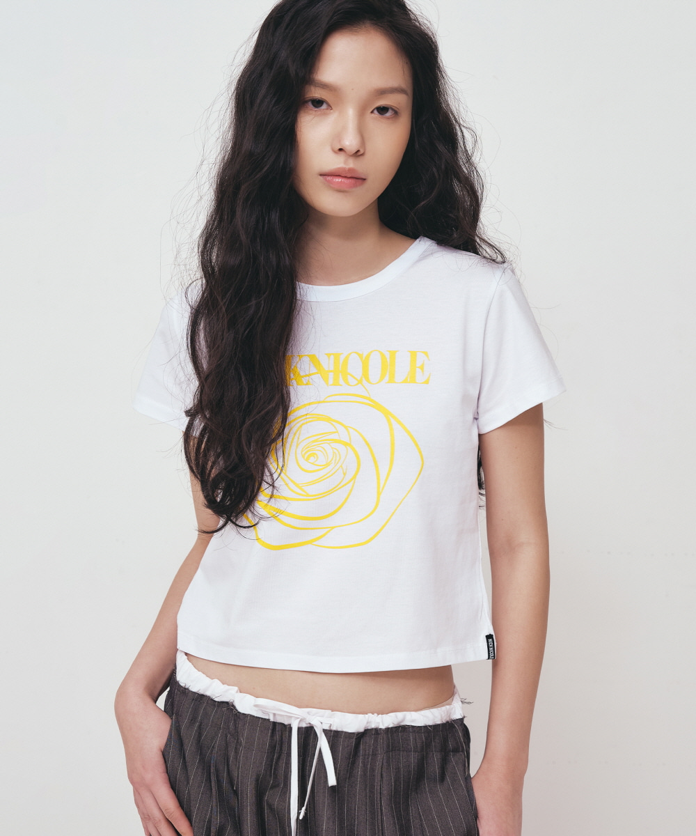 韓国 人気 フラワーロゴT[NICK&NICOLE] ROSE SIGNATURE CROP TOP Qoo10] NICK&NICOLE 【韓国人気】ROSE SIGNATURE