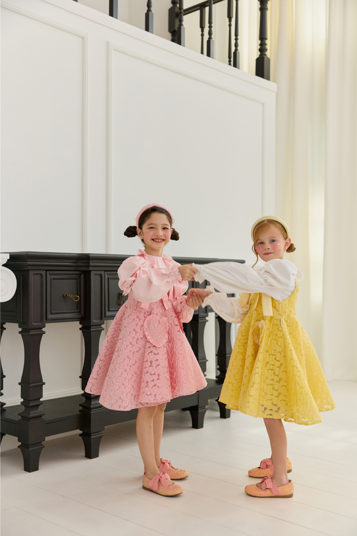 드레스 모델 착용 이미지-S82L40