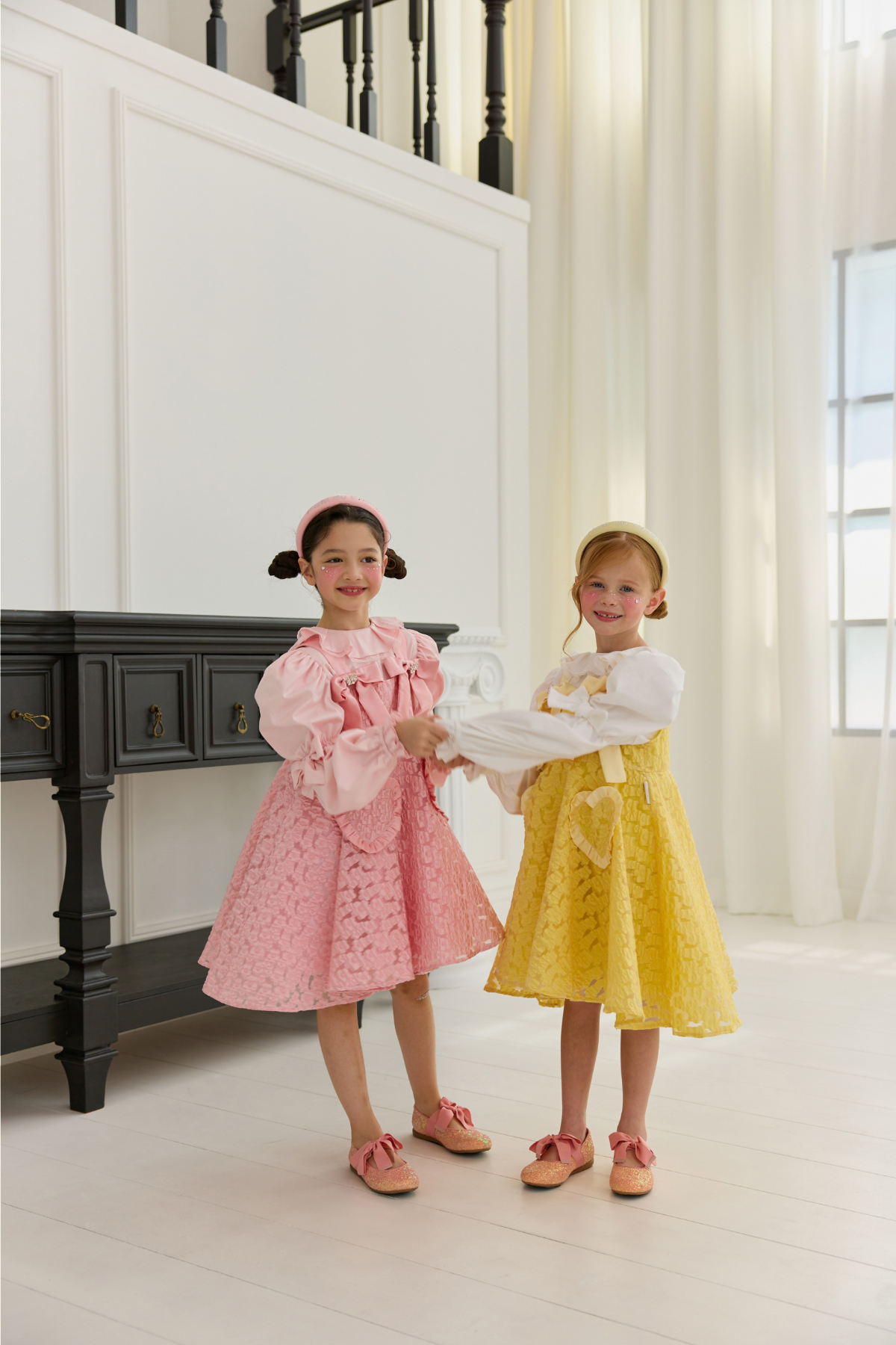 드레스 모델 착용 이미지-S82L42