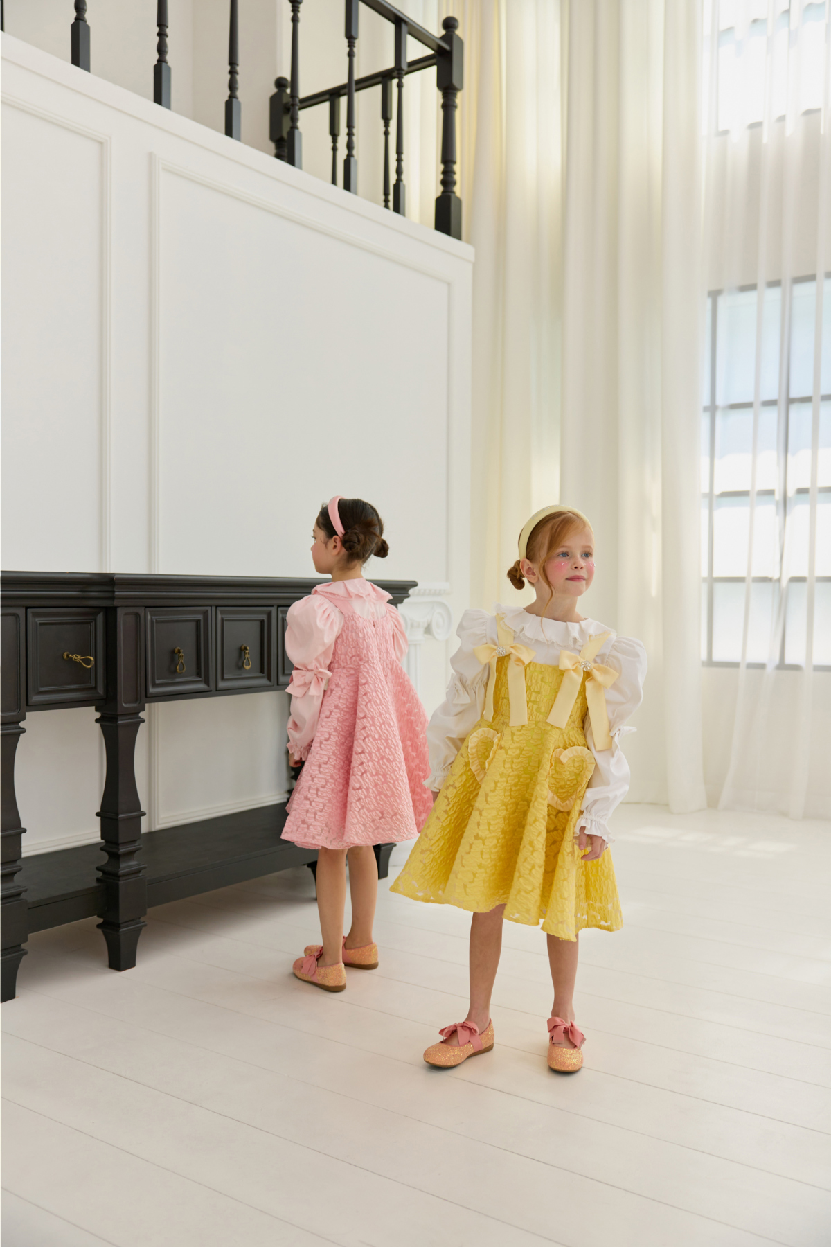 드레스 모델 착용 이미지-S85L74