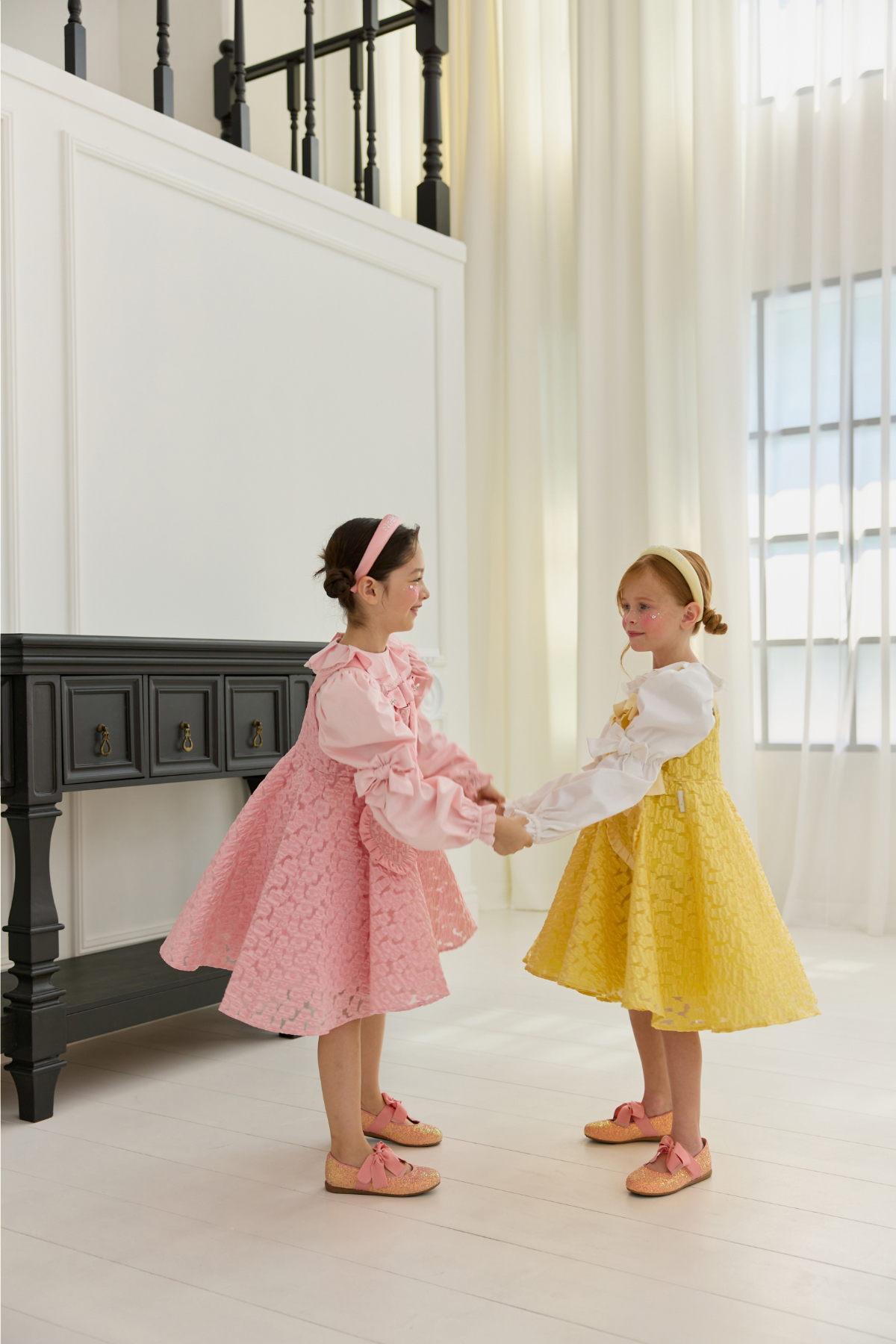 드레스 모델 착용 이미지-S82L44