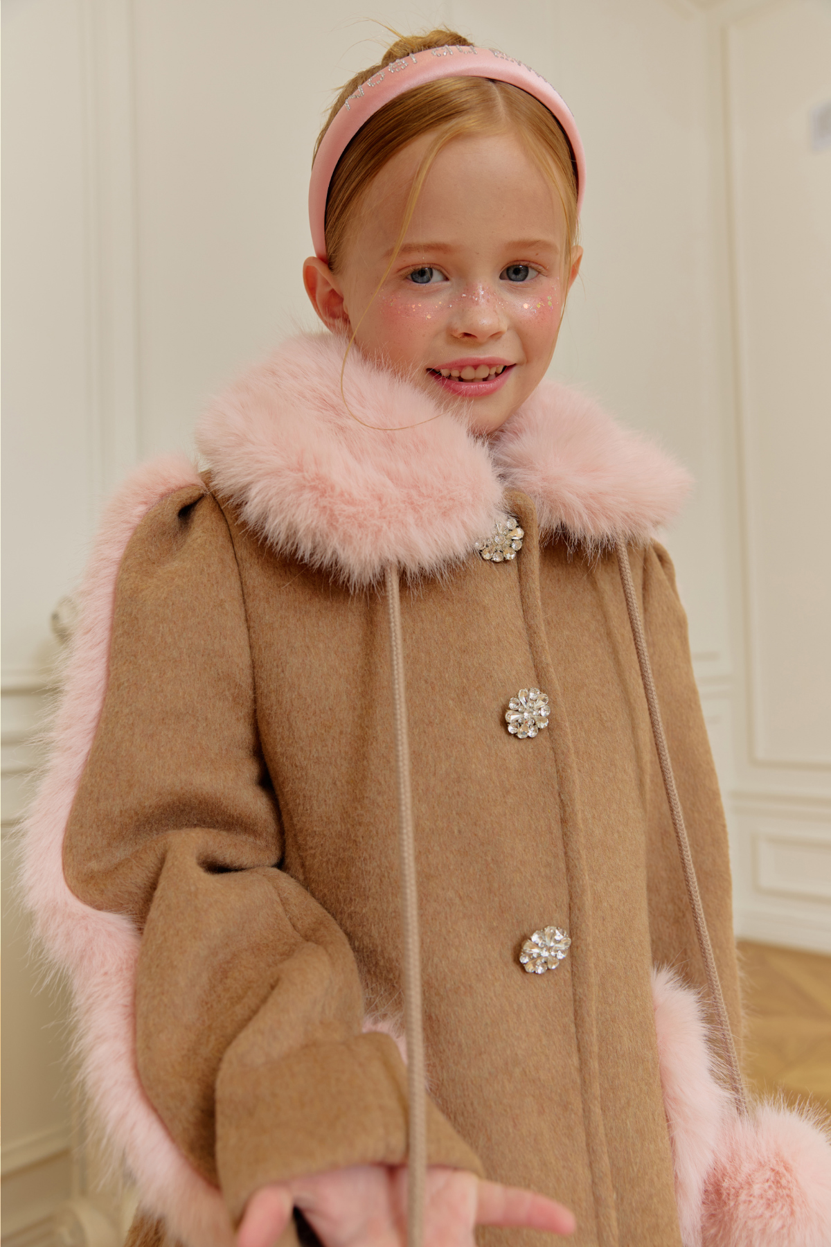 코트 모델 착용 이미지-S111L18